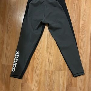 adidas Women's Circuit Badge of Sport Black/Grey 7/8 Tights (FL2019) Size M